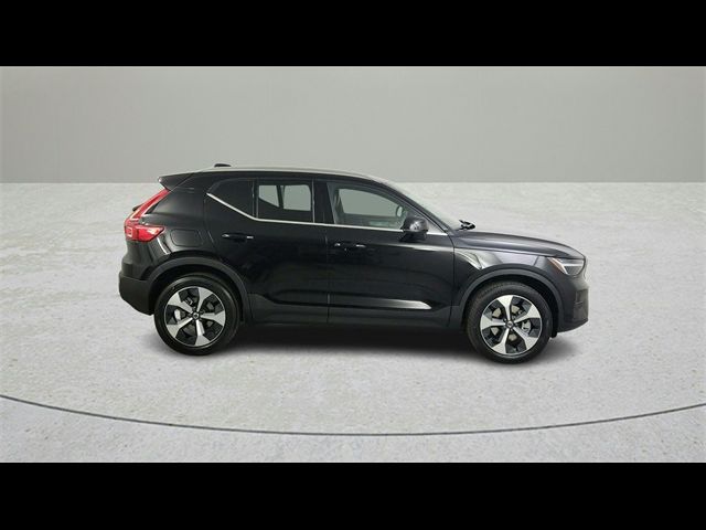 2025 Volvo XC40 Core Bright Theme