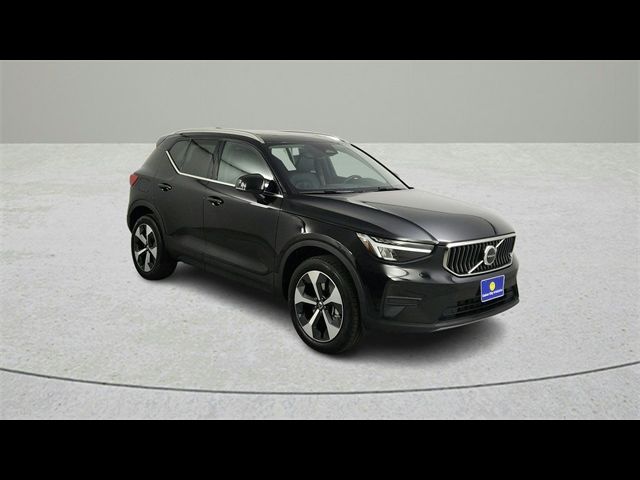 2025 Volvo XC40 Core Bright Theme