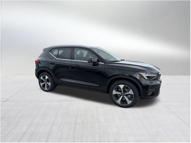 2025 Volvo XC40 Core Bright Theme