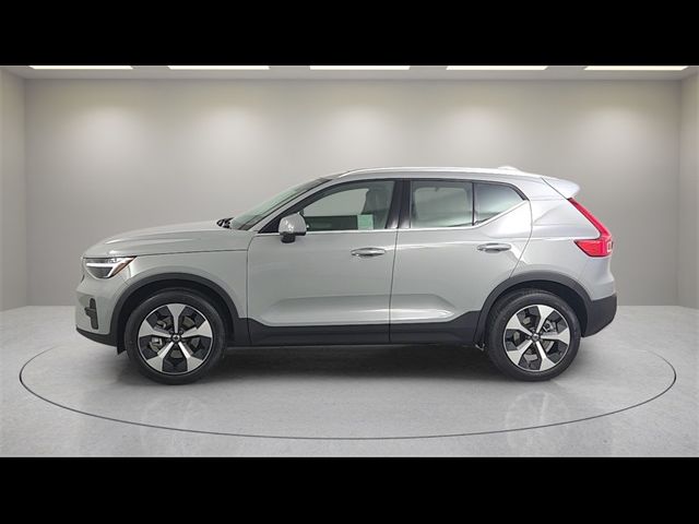 2025 Volvo XC40 Core Bright Theme