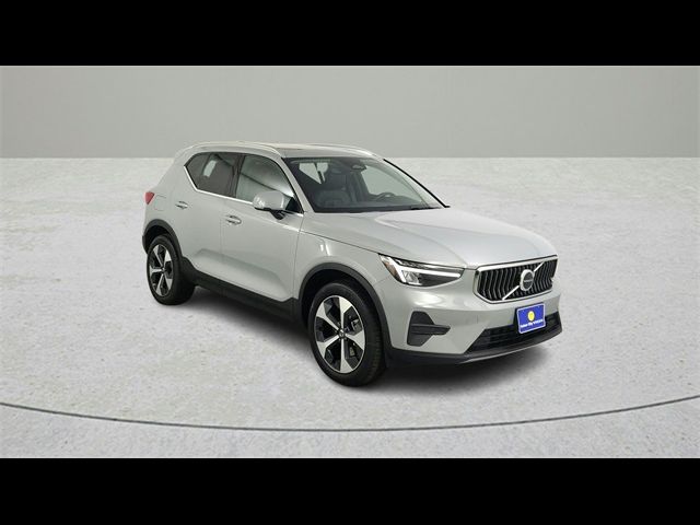 2025 Volvo XC40 Core Bright Theme