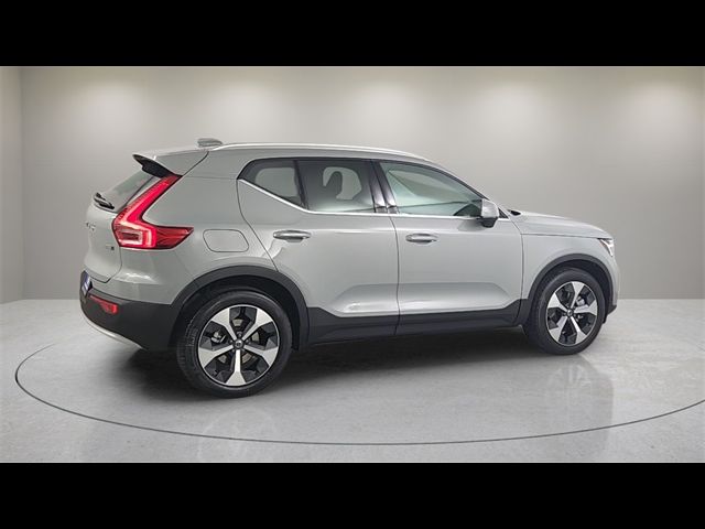 2025 Volvo XC40 Core Bright Theme