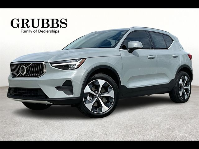 2025 Volvo XC40 Core Bright Theme