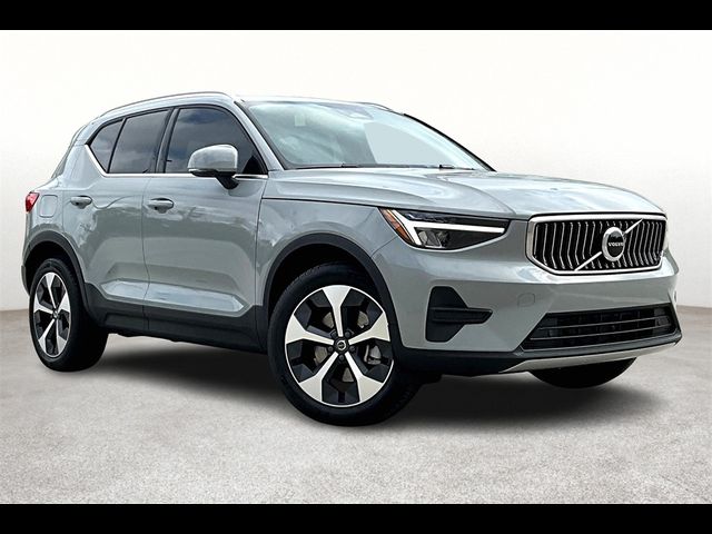 2025 Volvo XC40 Core Bright Theme