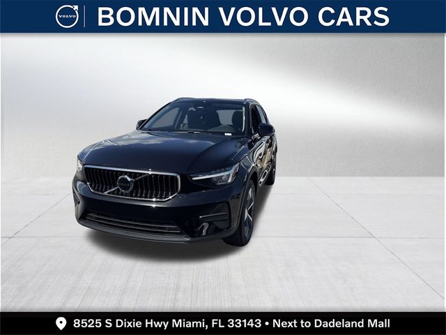 2025 Volvo XC40 Core Bright Theme