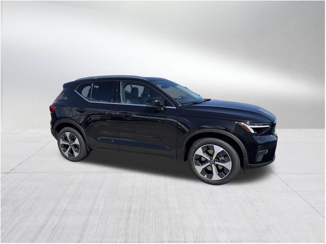 2025 Volvo XC40 Core Bright Theme