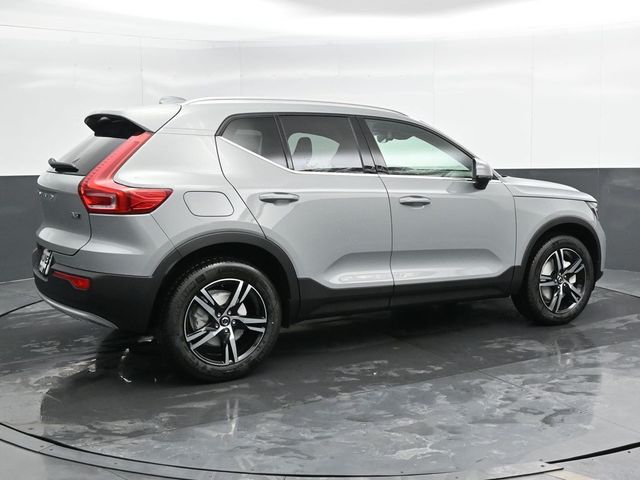 2025 Volvo XC40 Core Bright Theme