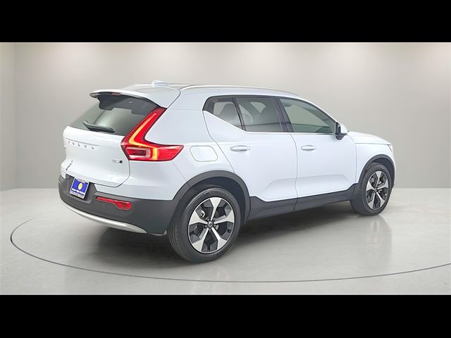 2025 Volvo XC40 Core Bright Theme