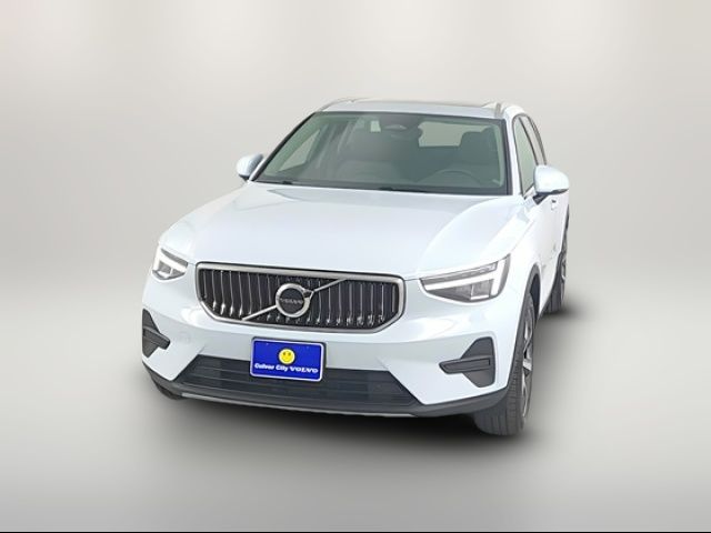 2025 Volvo XC40 Core Bright Theme