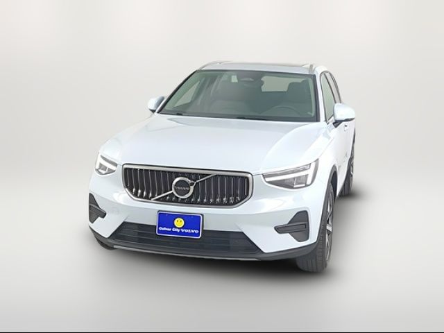 2025 Volvo XC40 Core Bright Theme