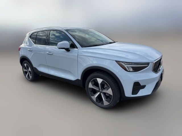 2025 Volvo XC40 Core Bright Theme