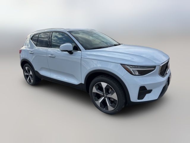 2025 Volvo XC40 Core Bright Theme