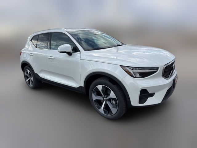 2025 Volvo XC40 Core Bright Theme