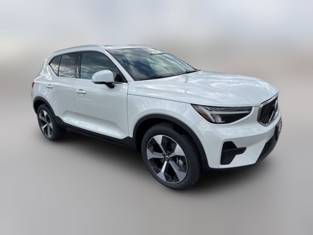 2025 Volvo XC40 Core Bright Theme