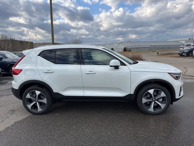 2025 Volvo XC40 Core Bright Theme