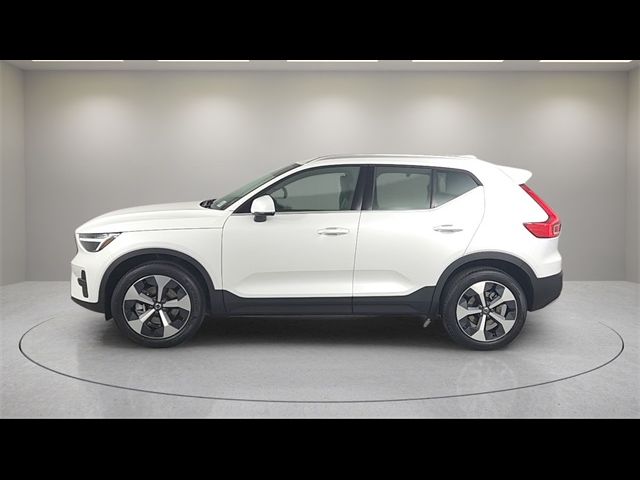 2025 Volvo XC40 Core Bright Theme