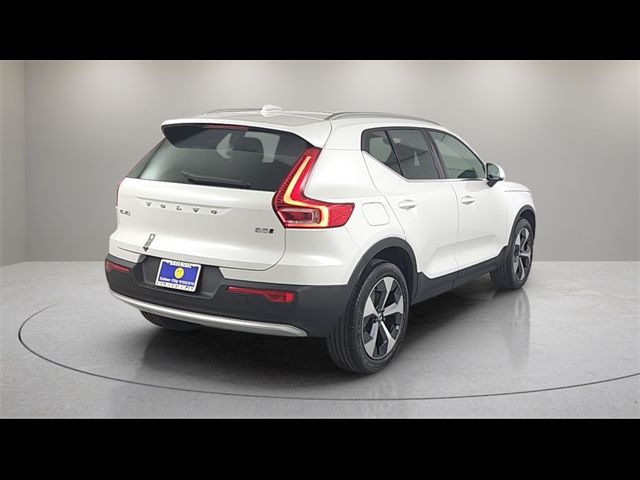 2025 Volvo XC40 Core Bright Theme