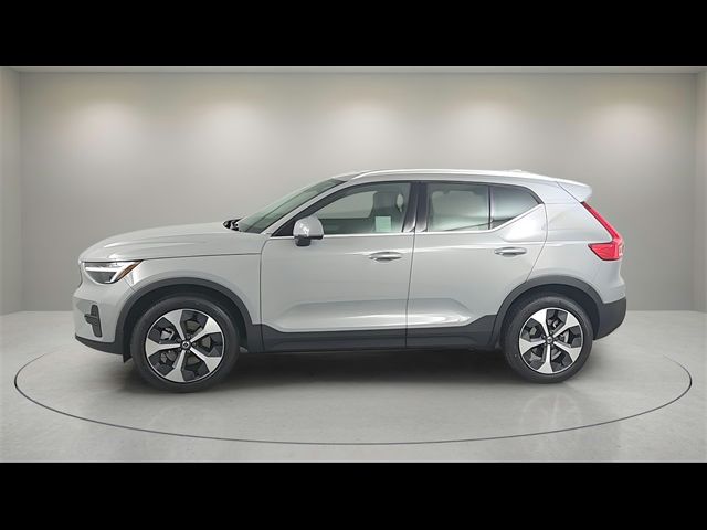 2025 Volvo XC40 Core Bright Theme