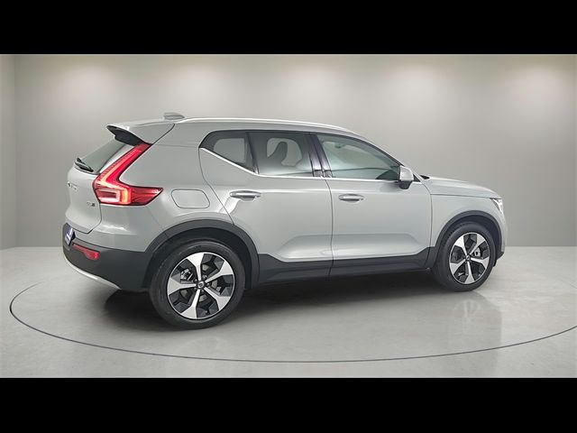 2025 Volvo XC40 Core Bright Theme