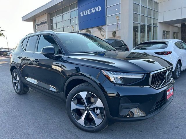 2025 Volvo XC40 Core Bright Theme