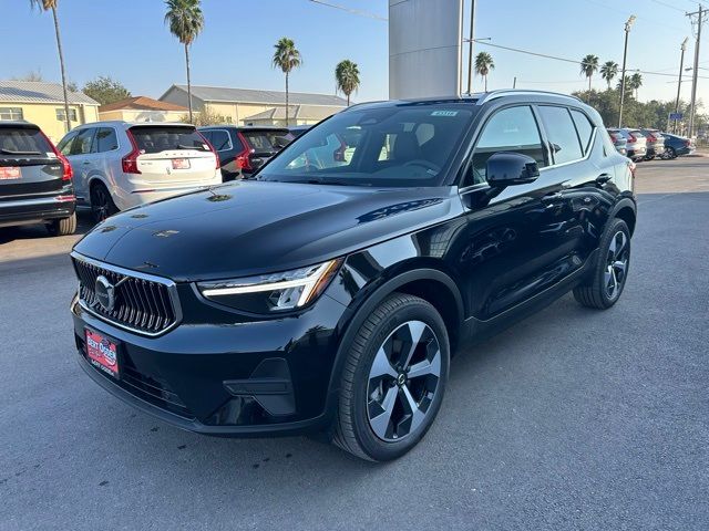 2025 Volvo XC40 Core Bright Theme