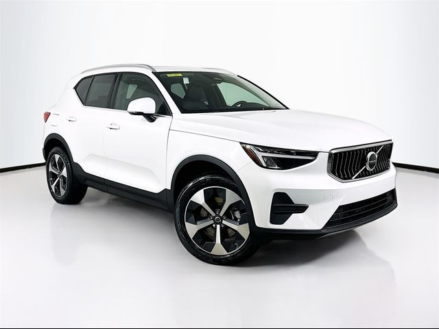 2025 Volvo XC40 Core Bright Theme