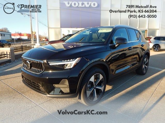 2025 Volvo XC40 Core Bright Theme