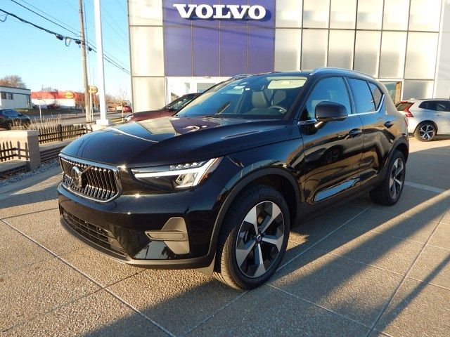 2025 Volvo XC40 Core Bright Theme