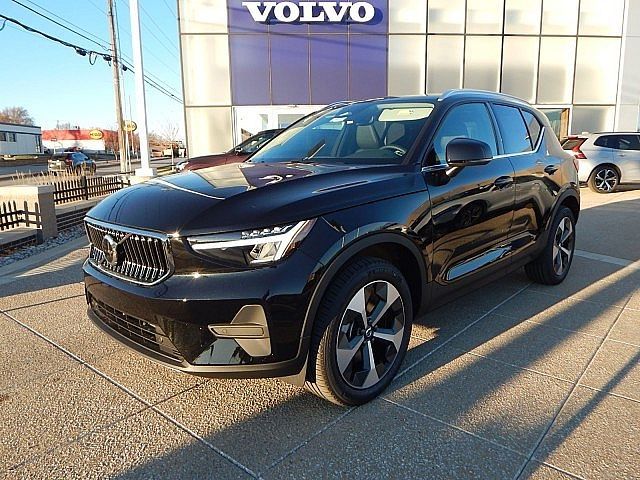 2025 Volvo XC40 Core Bright Theme