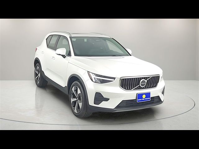 2025 Volvo XC40 Core Bright Theme