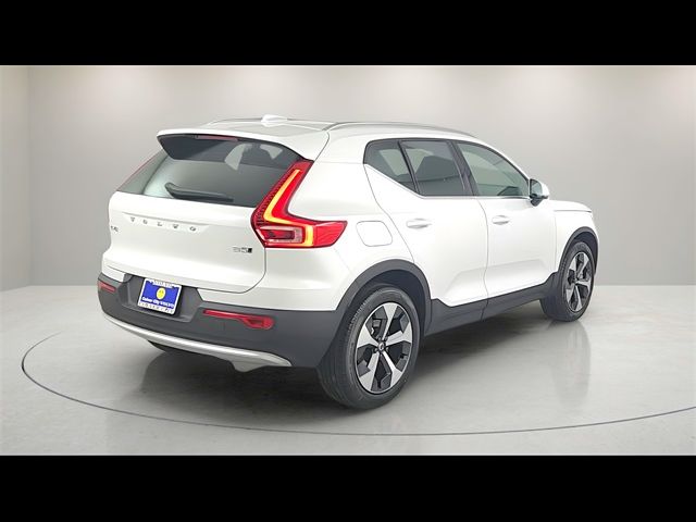 2025 Volvo XC40 Core Bright Theme