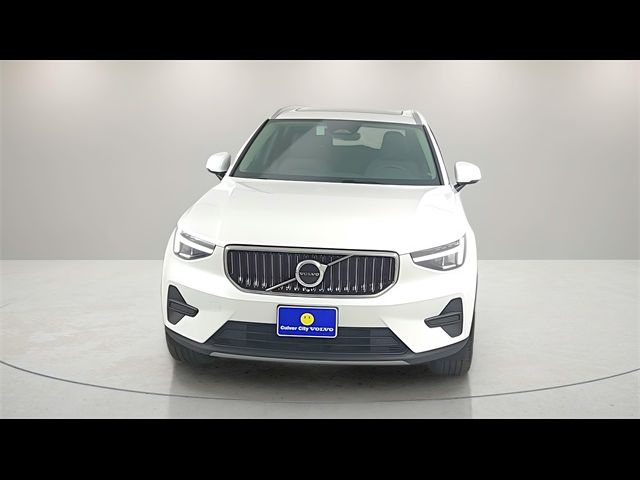 2025 Volvo XC40 Core Bright Theme