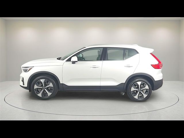 2025 Volvo XC40 Core Bright Theme