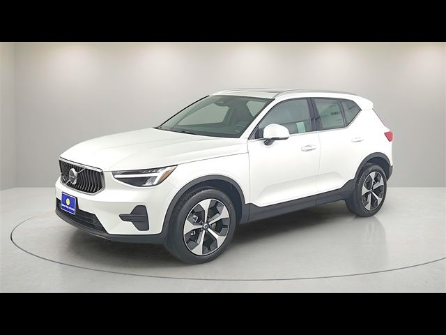 2025 Volvo XC40 Core Bright Theme