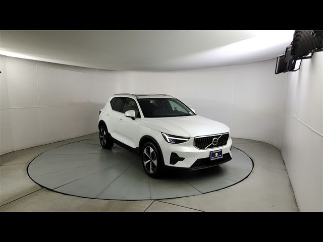 2025 Volvo XC40 Core Bright Theme