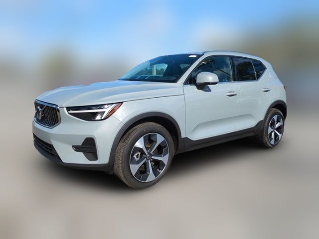 2025 Volvo XC40 Core Bright Theme