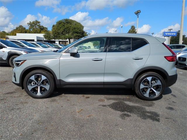 2025 Volvo XC40 Core Bright Theme