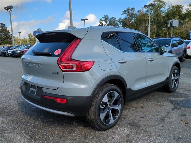 2025 Volvo XC40 Core Bright Theme