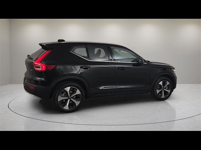 2025 Volvo XC40 Core Bright Theme