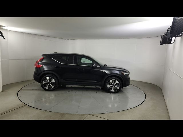 2025 Volvo XC40 Core Bright Theme