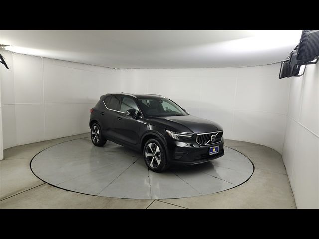 2025 Volvo XC40 Core Bright Theme