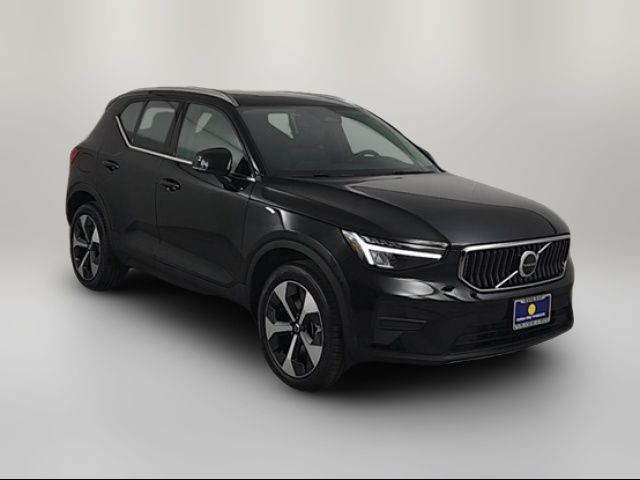 2025 Volvo XC40 Core Bright Theme