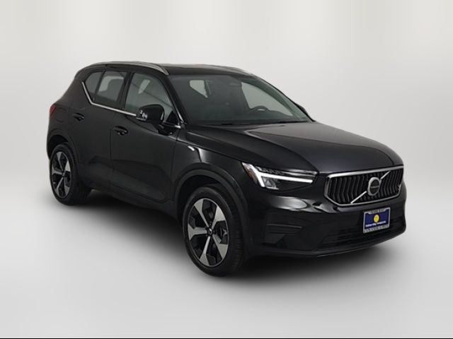 2025 Volvo XC40 Core Bright Theme