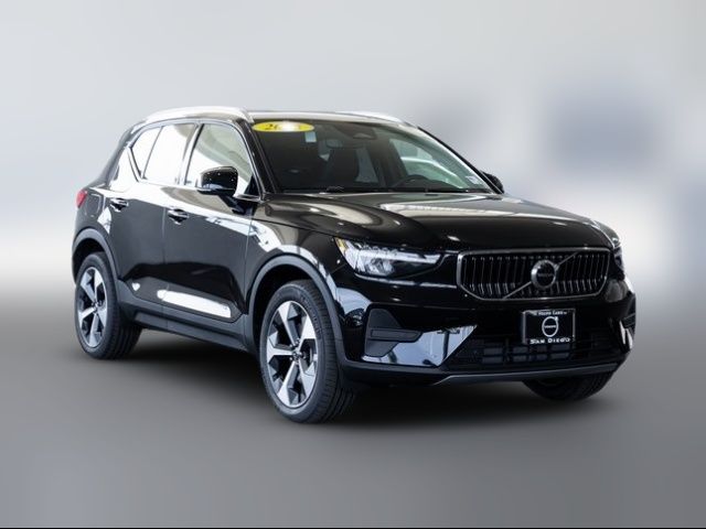 2025 Volvo XC40 Core Bright Theme