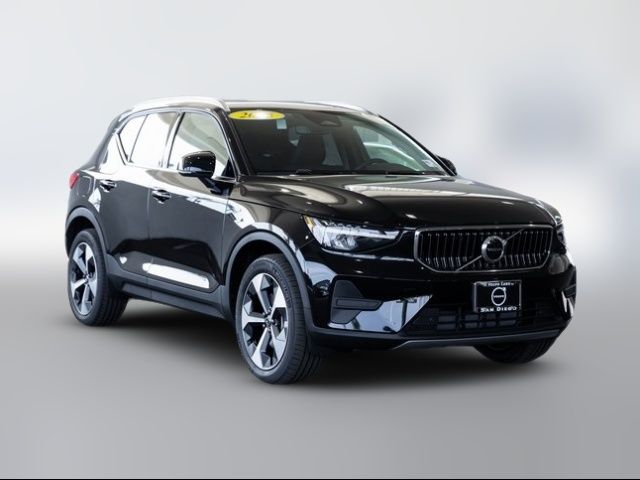 2025 Volvo XC40 Core Bright Theme