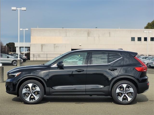 2025 Volvo XC40 Core Bright Theme