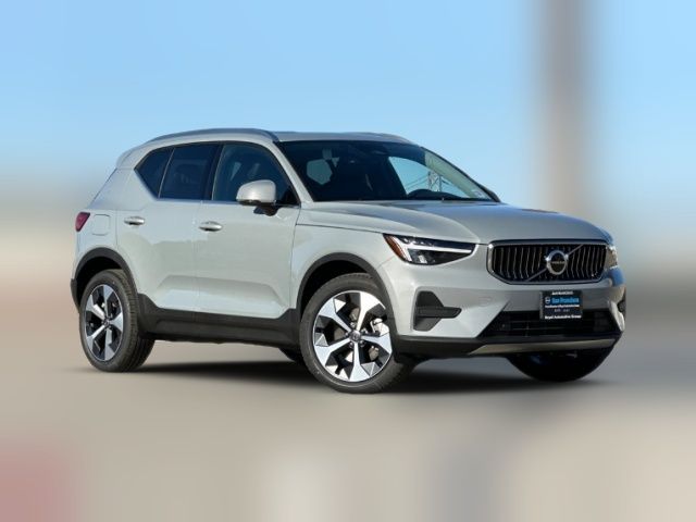 2025 Volvo XC40 Core Bright Theme