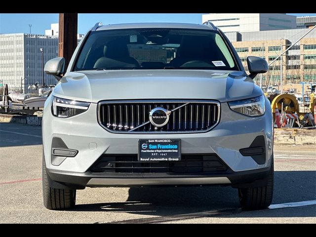 2025 Volvo XC40 Core Bright Theme