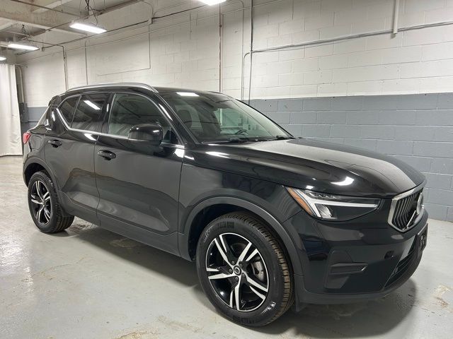 2025 Volvo XC40 Core Bright Theme