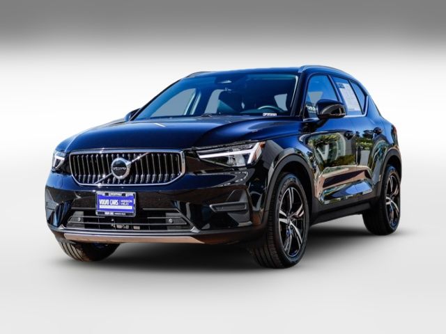 2025 Volvo XC40 Core Bright Theme